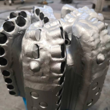 8,5 inch stalen behuizing 7 blads 16mm primaire snijder Rock Pdc boor